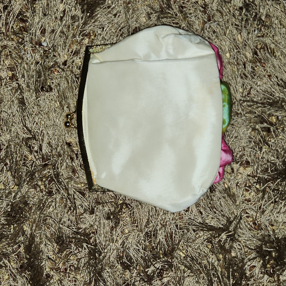 Rosette Purse - Picture 2 of 3